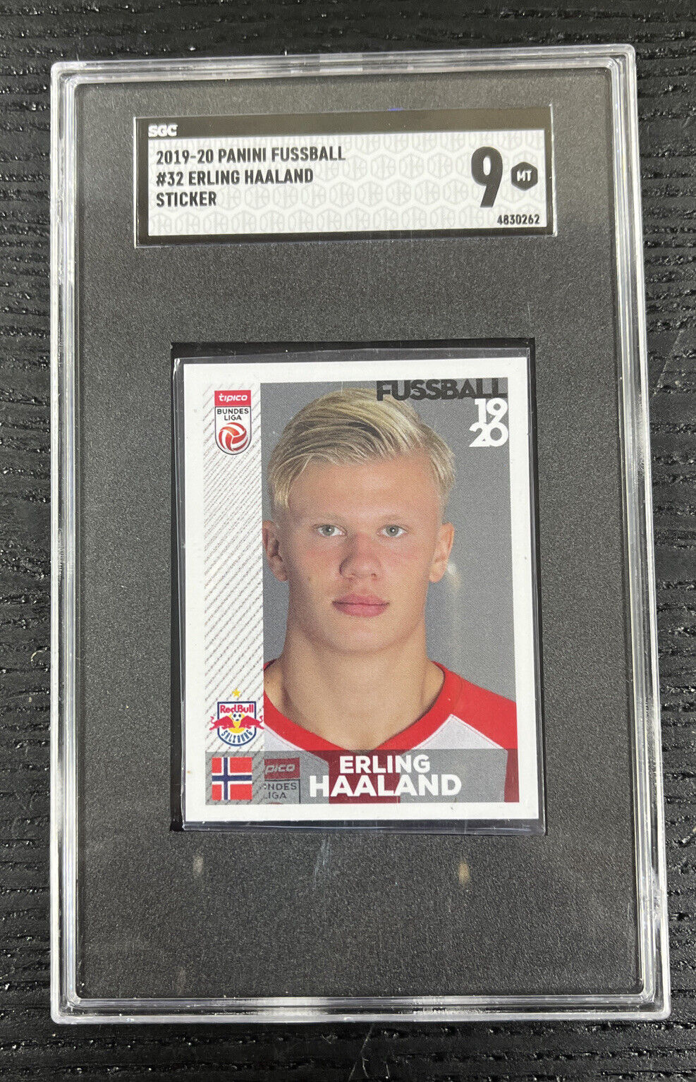 Erling Haaland #32 Panini Fussball 2019-20 Salzburg RC Rookie Sticker SGC 9